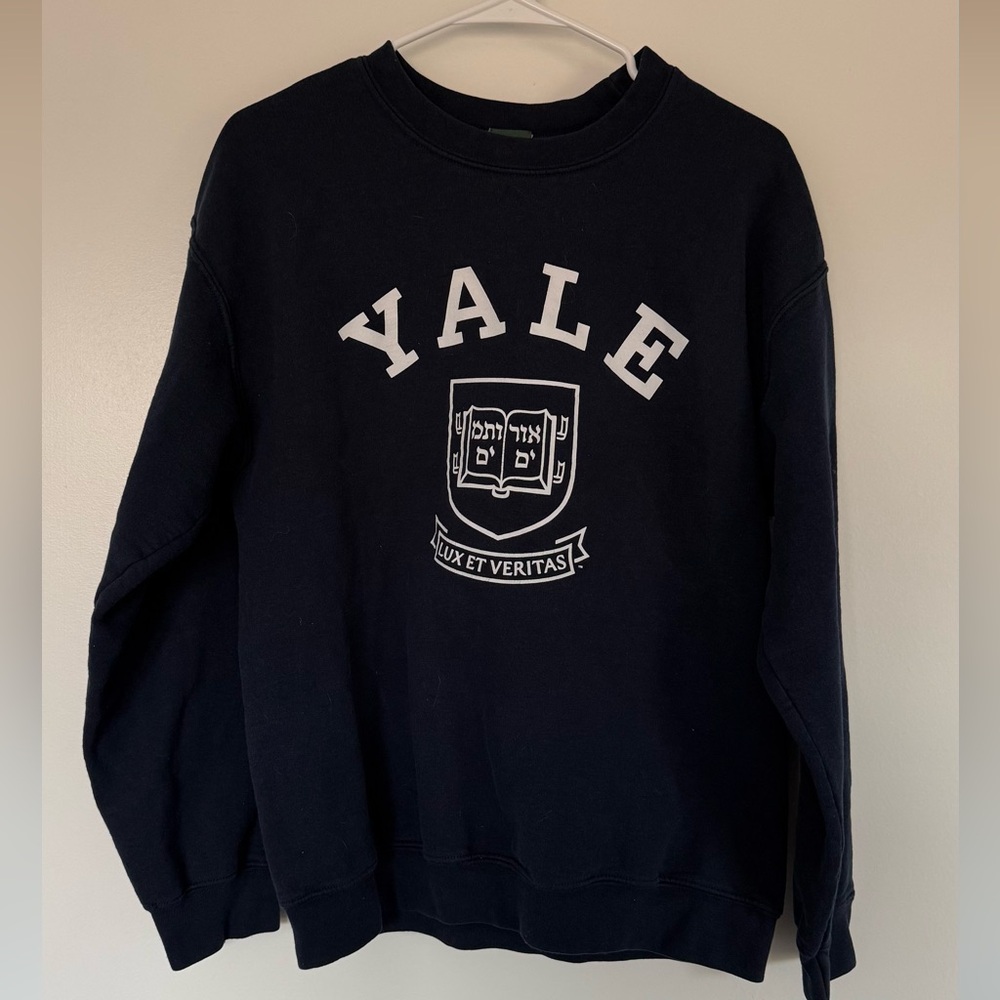 VINTAGE 90s Yale Crest Crewneck Sweatshirt in Navy Blue